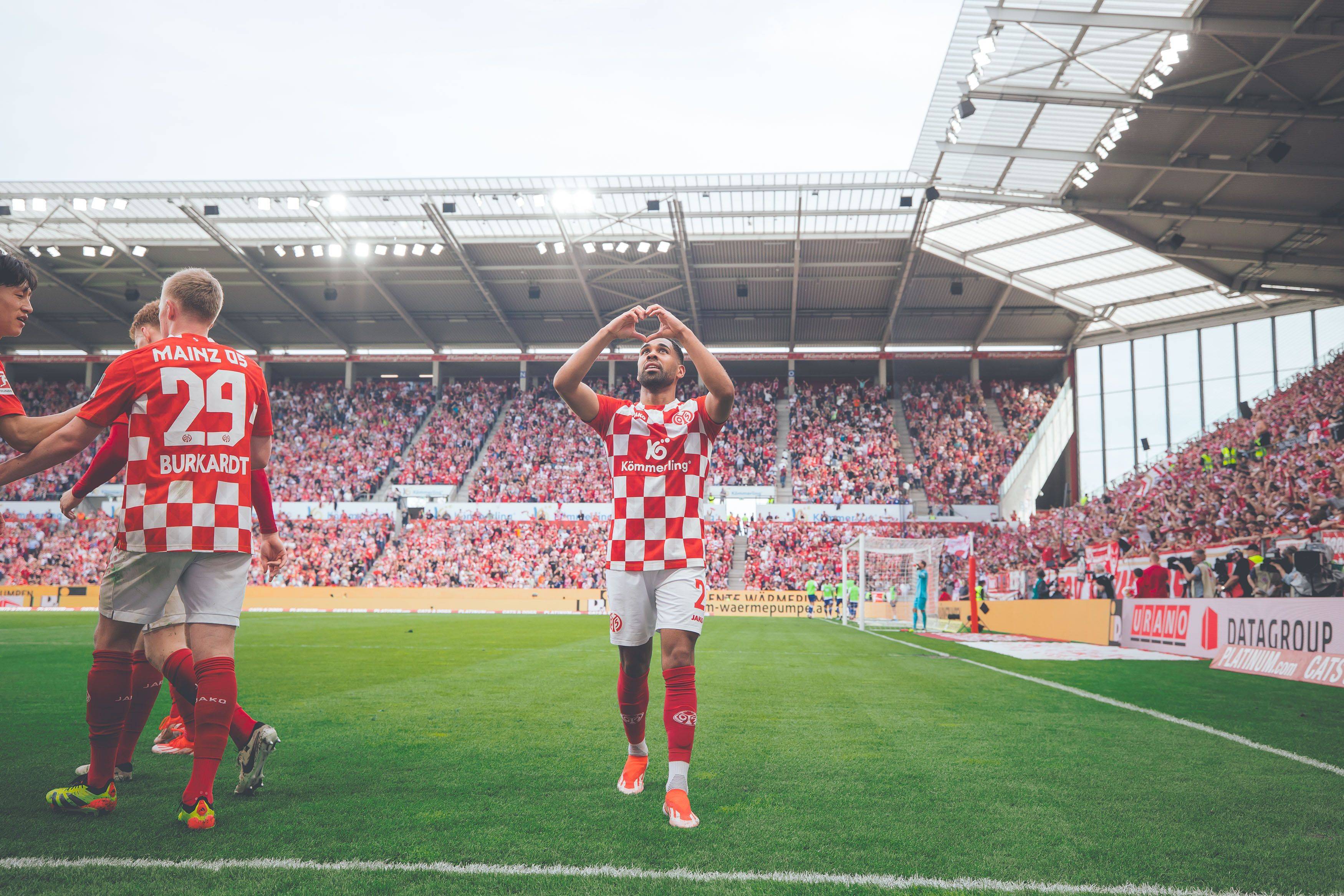 星空体育网站入口-包含美因茨队力求主场保住三分，抗拒降级的词条