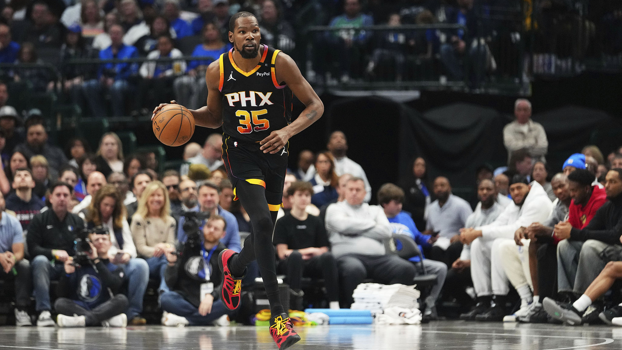 星空体育娱乐-包含独行侠横扫太阳，唐西奇火热得分22分的词条