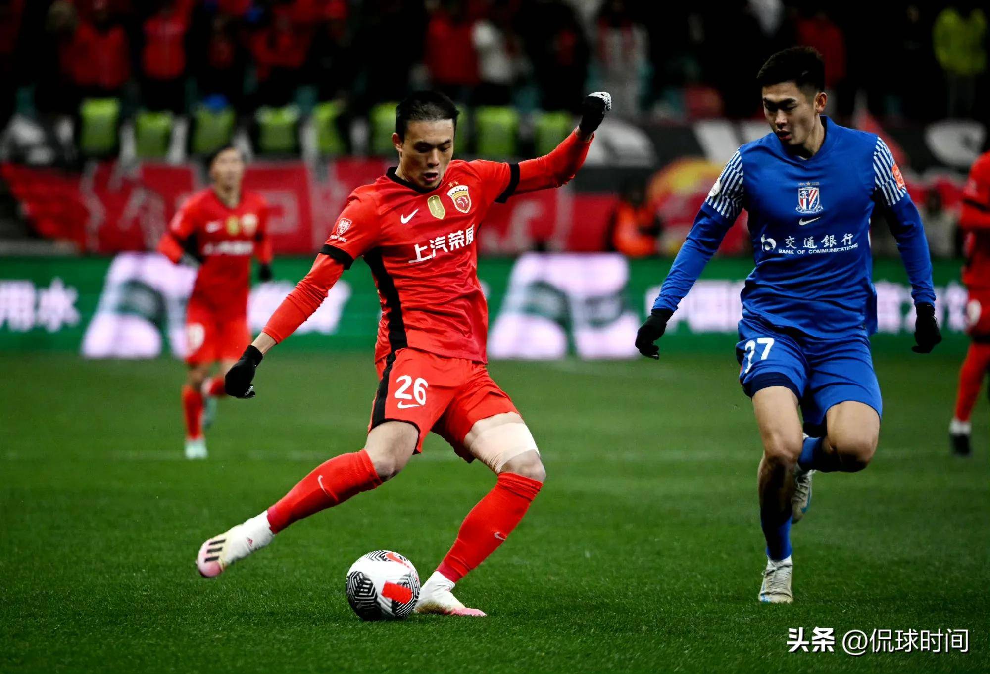 上海上港球员展现技术特点,备战下场比赛 上海上港球员展现技术特点,备战下场比赛