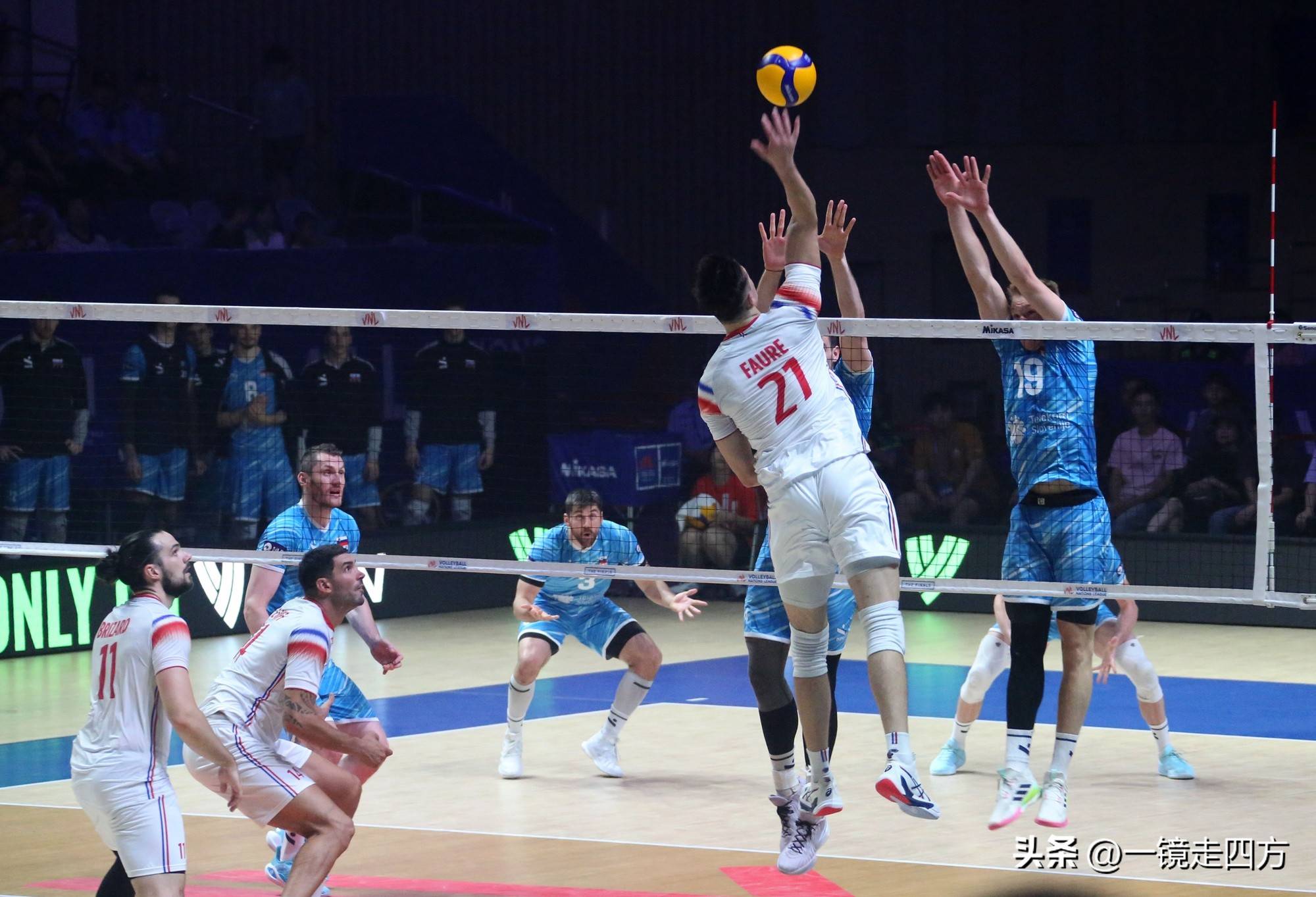 斯洛文尼亚队士气高涨取胜 斯洛文尼亚队士气高涨取胜