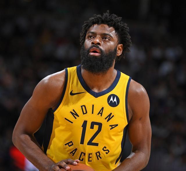 雄鹿前锋获评最佳新秀步入联盟光芒照人 雄鹿前锋获评最佳新秀步入联盟光芒照人