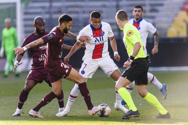 梅斯球队客场失利,反思整体战术布局的简单介绍 梅斯球队客场失利,反思整体战术布局的简单介绍