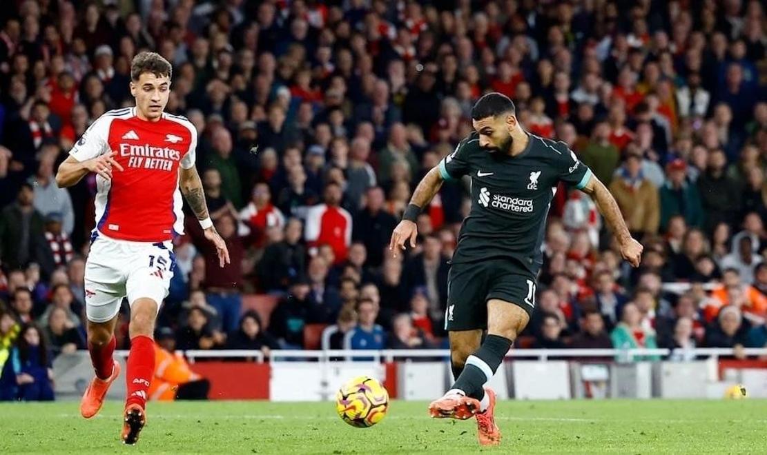 利物浦主场击败曼联,连续胜利助力登顶 利物浦主场击败曼联,连续胜利助力登顶