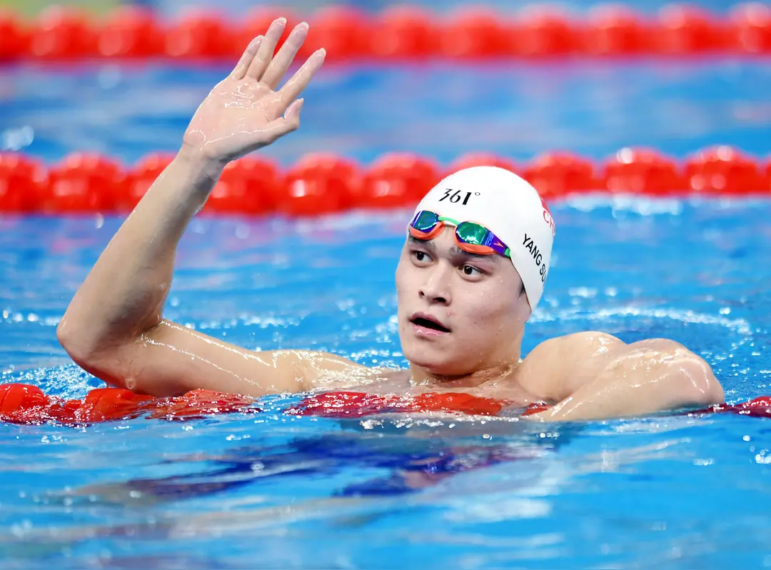 游泳选手力求突破，向冠军发起冲击的简单介绍