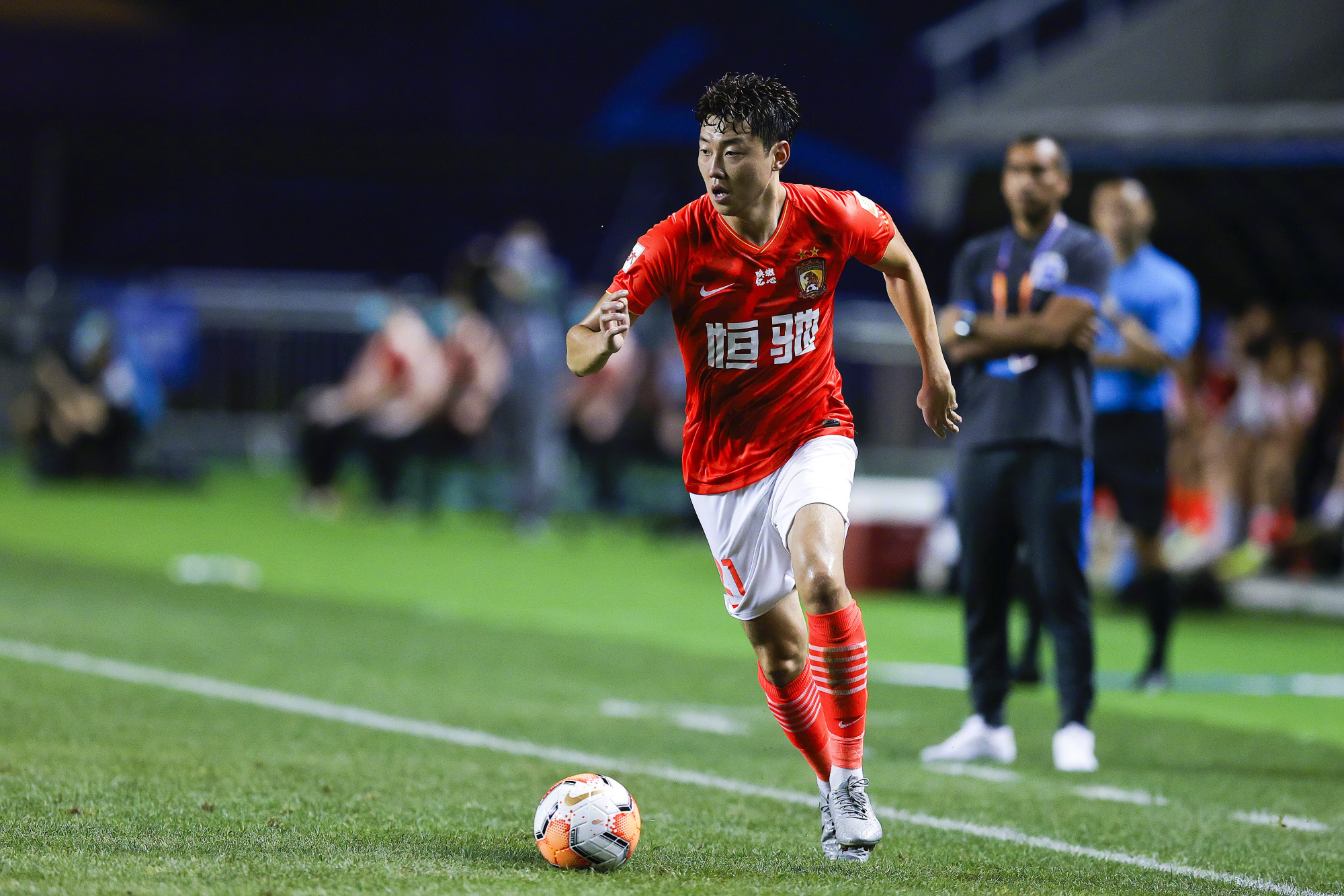 包含富力后卫发挥出色,场上指挥经验丰富的词条 包含富力后卫发挥出色,场上指挥经验丰富的词条