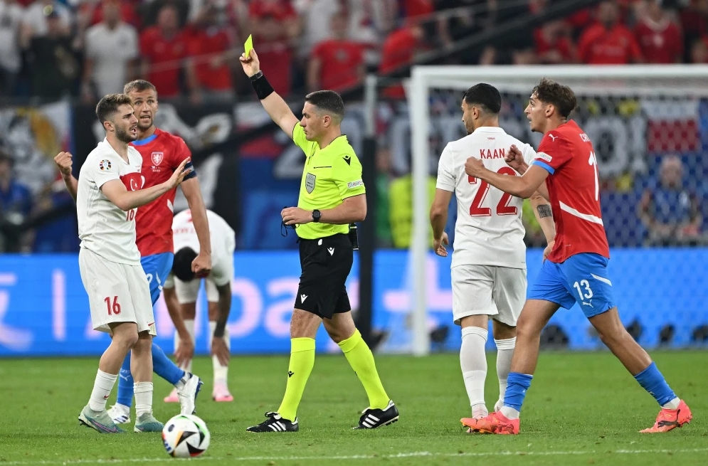 星空体育官网app-捷克队在欧洲预选赛中努力争取胜利