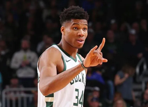 包含雄鹿队领袖阿德托昆博状态火爆的词条